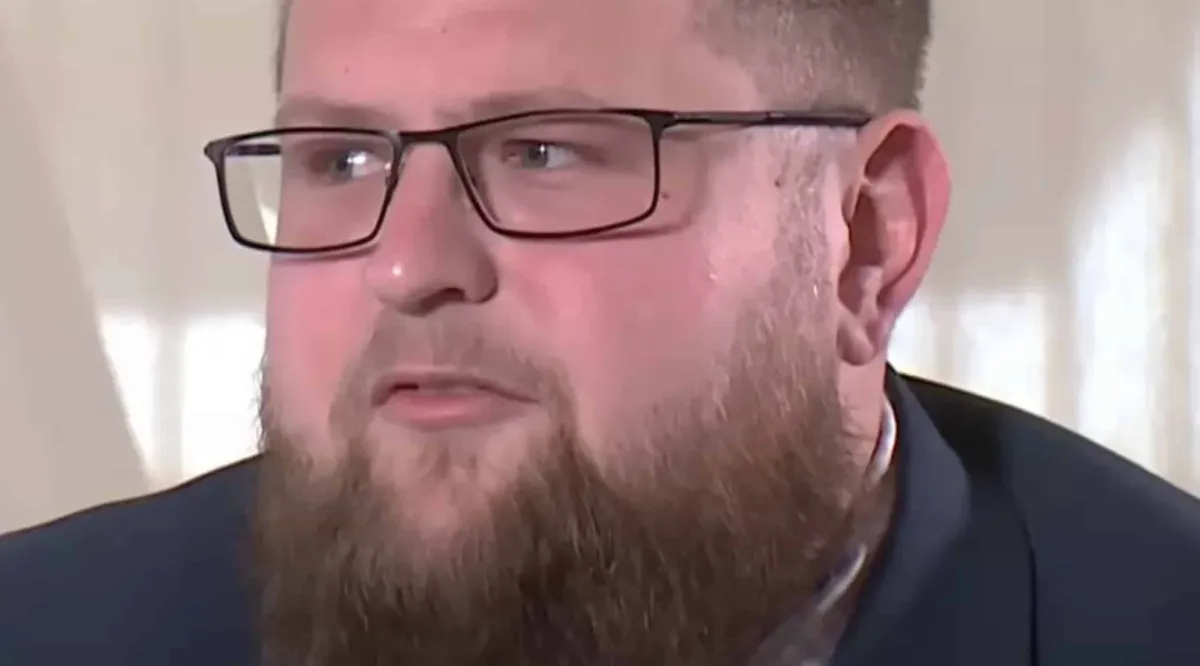 Homem que acusou a mãe de abuso sexual compartilha atualizaç