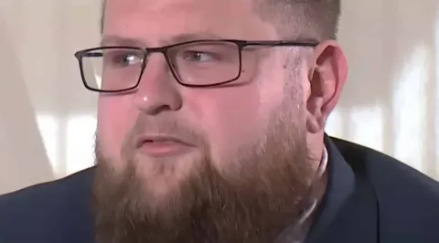 Homem que acusou a mãe de abuso sexual compartilha atualizaç