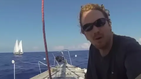 Homem que avistou “navio fantasma” ao navegar perto do Triân