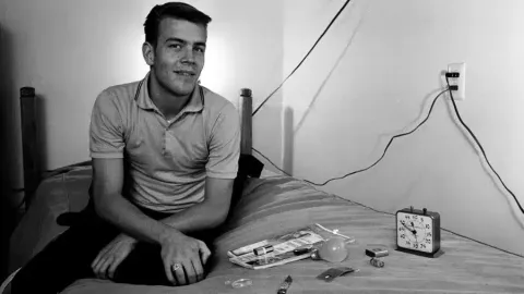 Homem que ficou sem dormir por um recorde de 264 horas sofreu efeitos bizarros que duraram anos depois