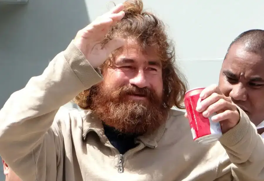 Homem que passou 438 dias perdido no mar revela as coisas bi