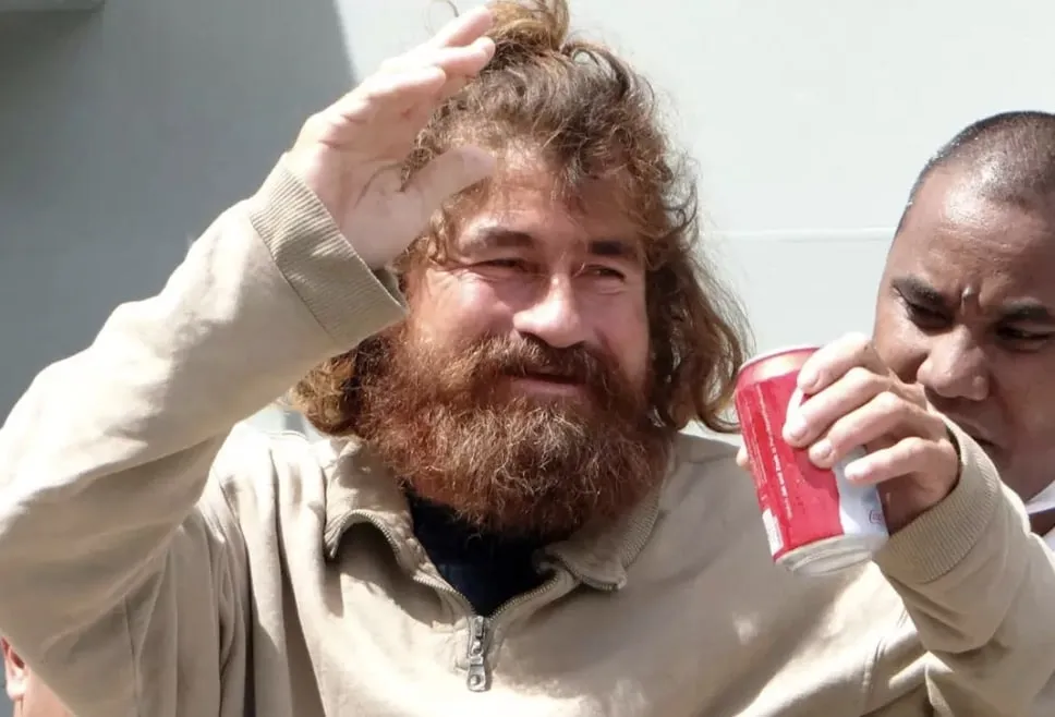 Homem que sobreviveu após ficar à deriva por 438 dias no mar