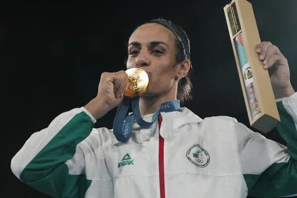 Imane Khelif envia mensagem aos ‘inimigos’ depois de ganhar