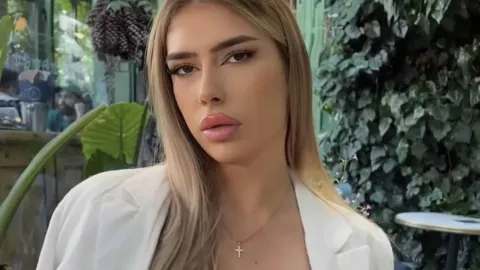 Influencer de 19 anos morre após cair de 45 metros ao ‘solta