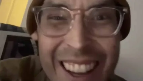 Influenciador de 30 anos anuncia sua própria morte em vídeo 
