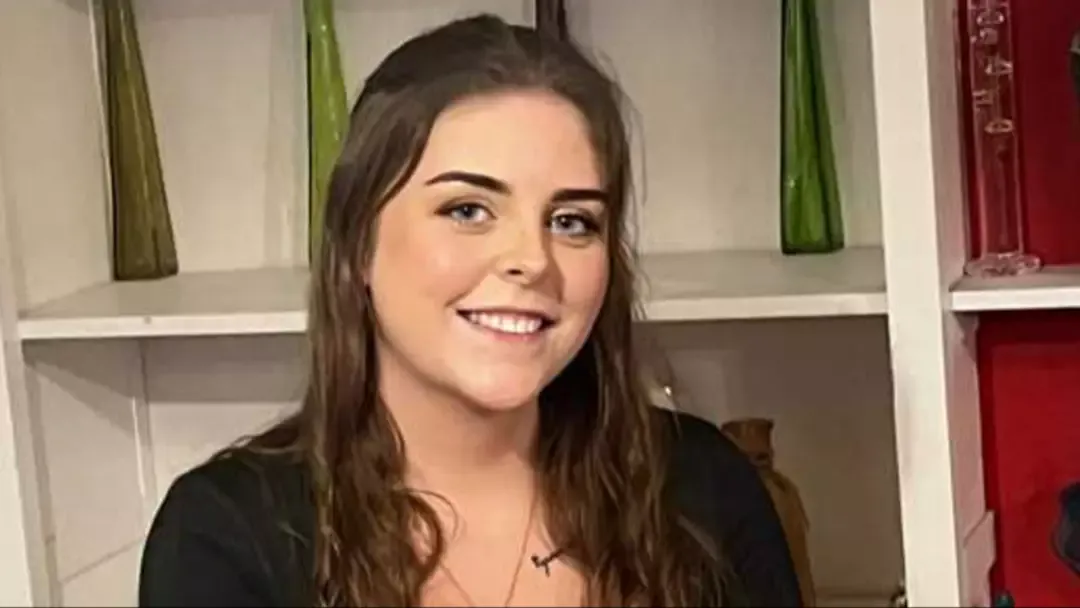 Jovem de 19 anos diagnosticada com câncer em estágio 3 revel