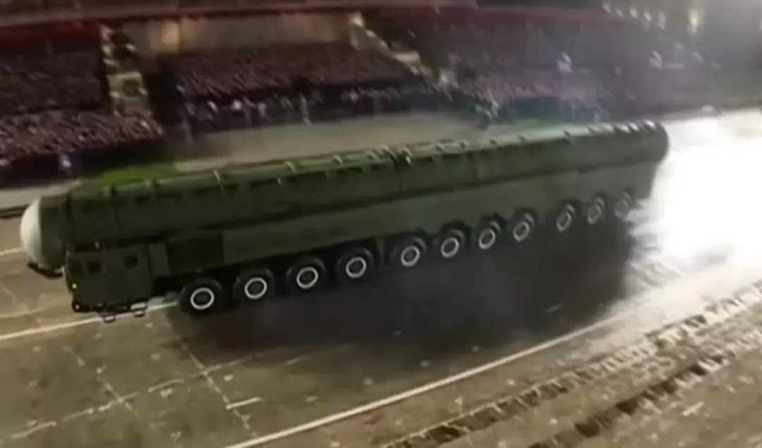 Kim Jong Un emite alerta ao resto do mundo após exibir nova