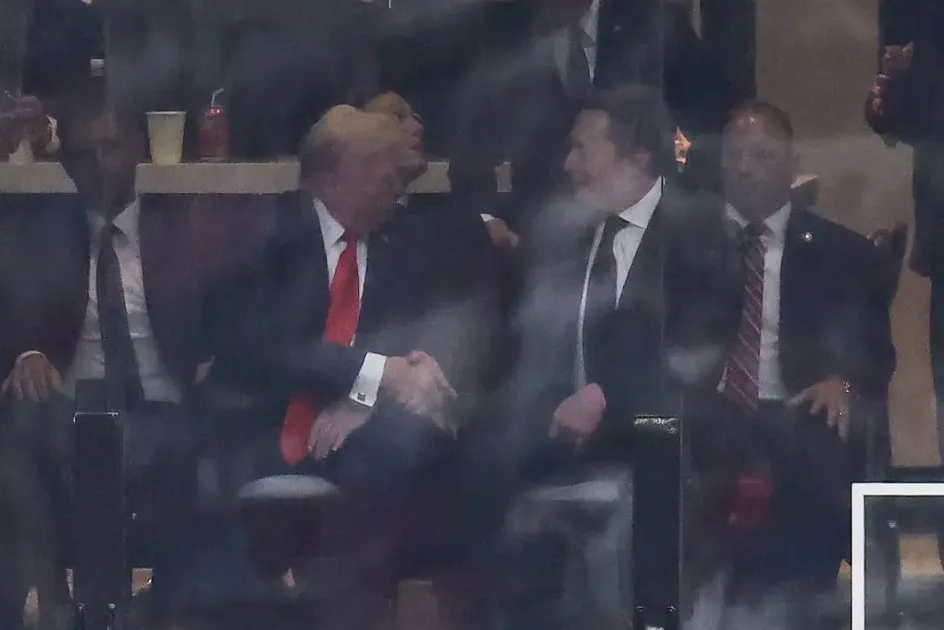 Leitor labial “revela” o que Trump realmente disse a Elon Mu