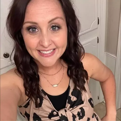 Mãe de 30 anos morre dois anos após beber uma margarita em um restaurante, enquanto a polícia divulga atualização sobre o caso