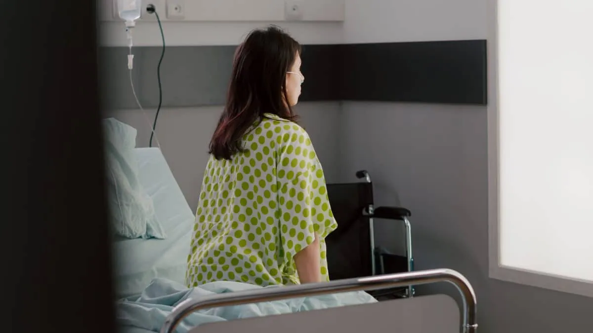 Mãe de 42 anos diagnosticada com câncer de cólon em estágio