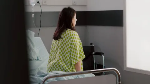 Mãe de 42 anos diagnosticada com câncer de cólon em estágio 