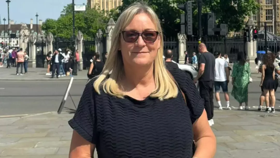 Mãe diagnosticada com câncer em estágio 4 revela sintomas qu