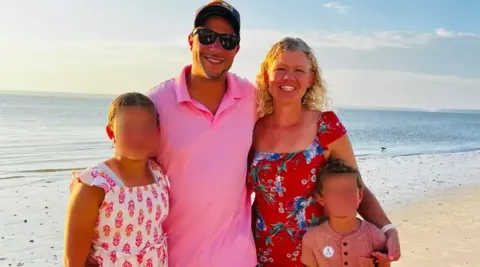 Mãe é diagnosticada com câncer grave após ignorar sintomas a