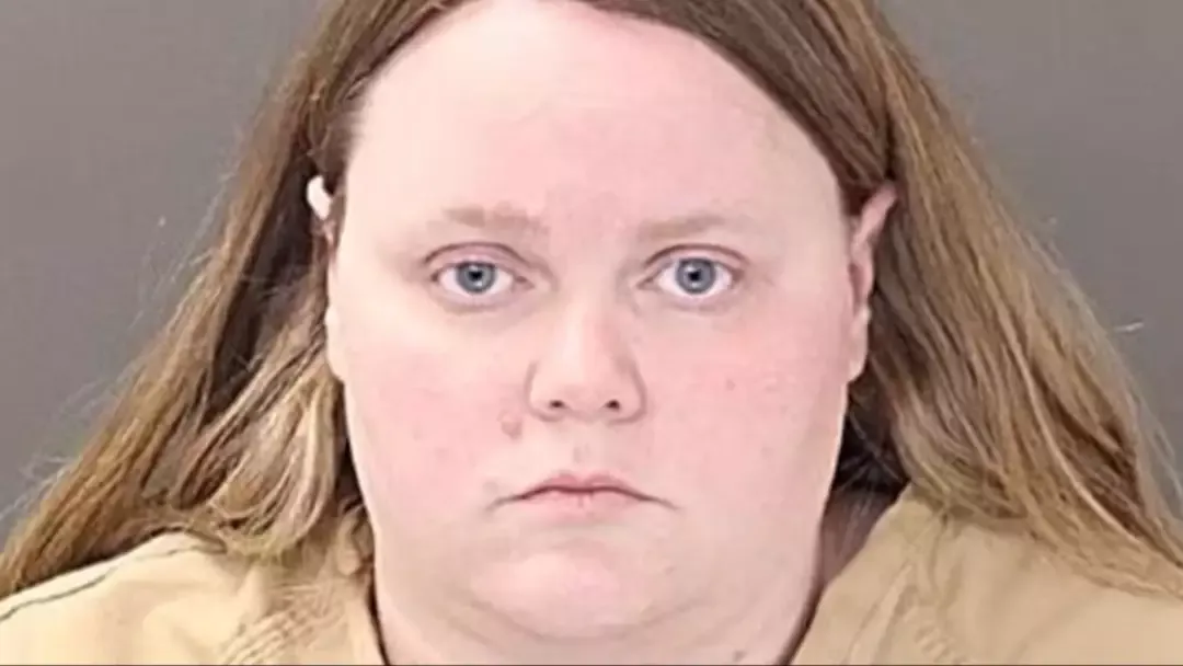 Mãe é presa após supostamente injetar fezes no acesso intrav