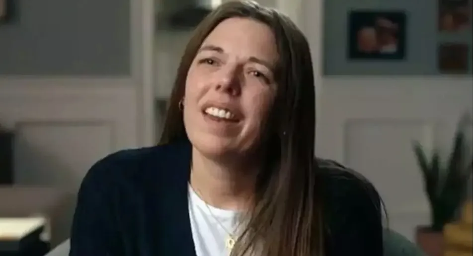Mãe que humilhou e assediou anonimamente sua filha adolescen
