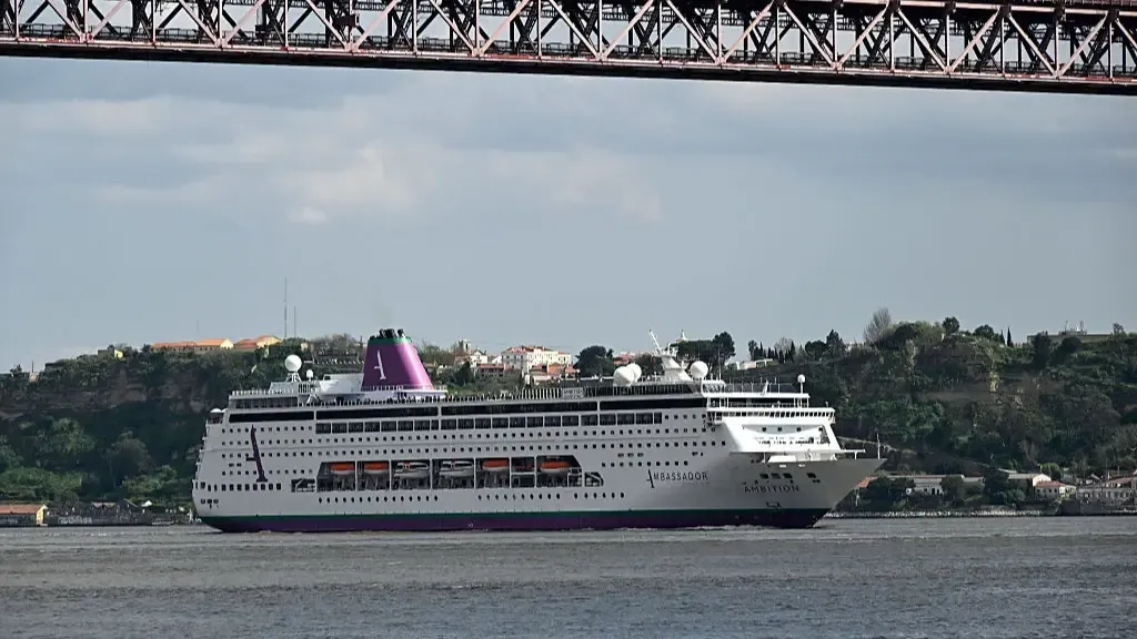 Mais de 1.700 pessoas ficam presas em um segundo navio de cr