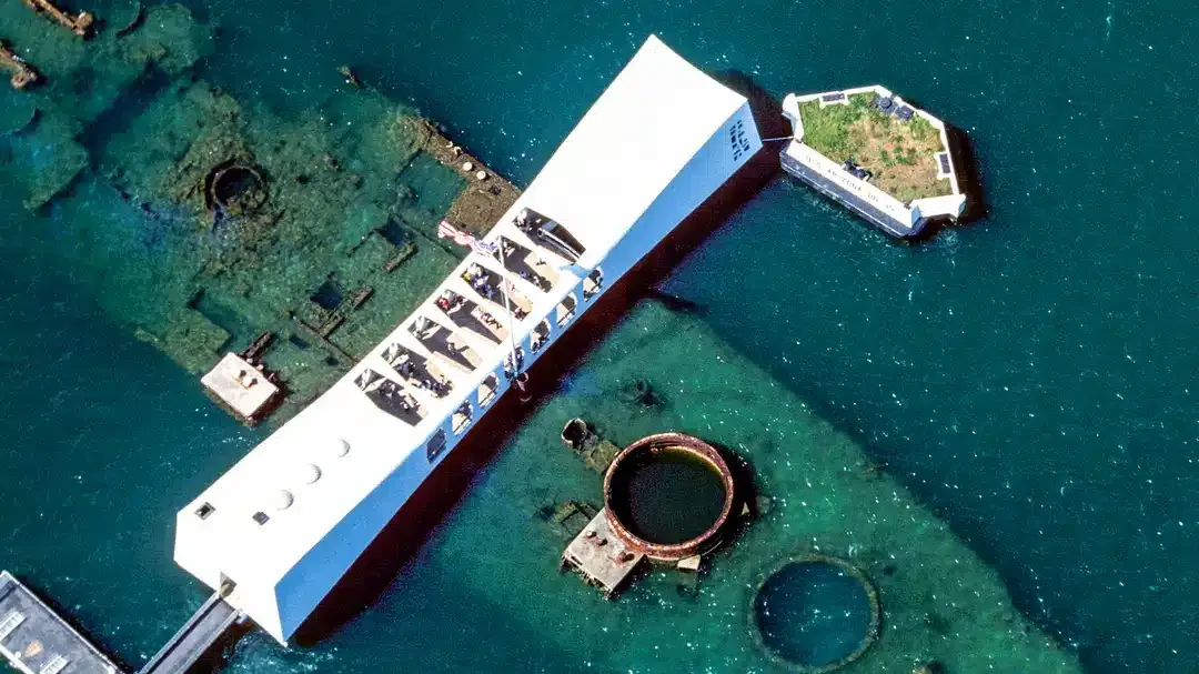 Mais de 900 corpos continuam presos em um navio naufragado n