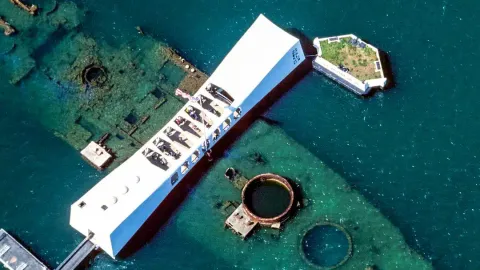 Mais de 900 corpos continuam presos em um navio naufragado n