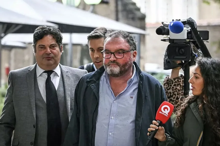 Médico é preso após supostamente envenenar dezenas de pacien