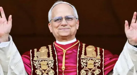 Médico responsável pelo primeiro milagre do Papa Leão quebra
