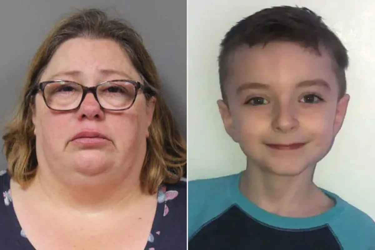 Menino de 10 anos morre asfixiado após sua mãe adotiva, de 1