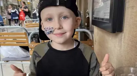 Menino de 6 anos morre após apresentar sintomaa comum que af