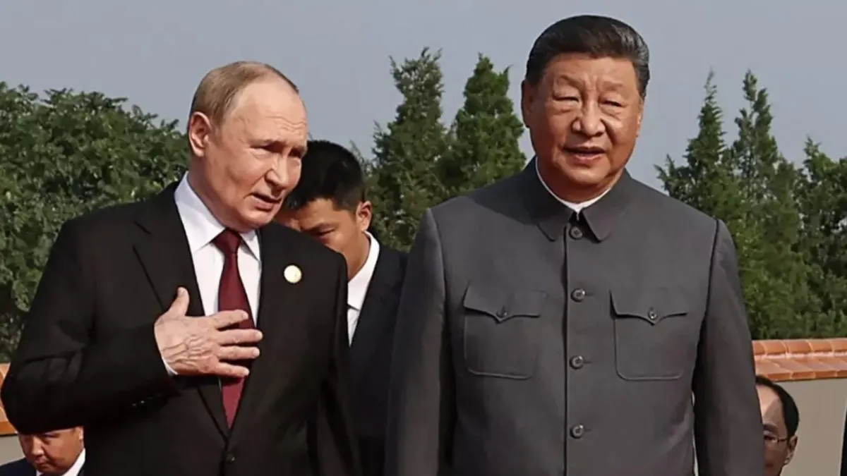 Microfone flagra Putin e Xi Jinping em conversa estranha sob