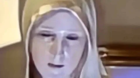 “Milagre” descoberto em igreja quando fiéis fotografam estát