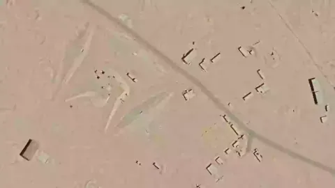 Mistério no Google Maps: estrutura estranha perto das pirâmi