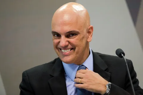 Moraes afirma que bancos brasileiros podem ser punidos se ap