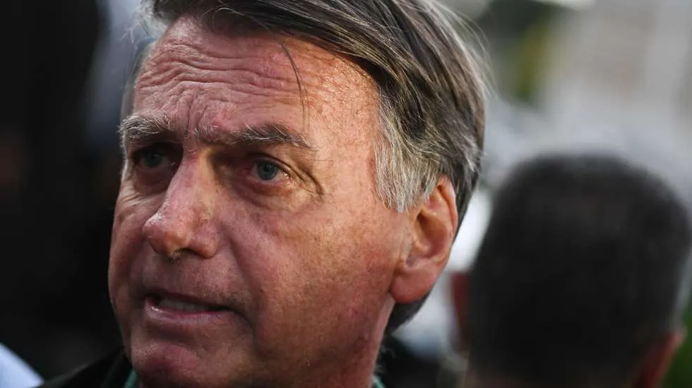 Moraes decreta prisão domiciliar de Jair Bolsonaro