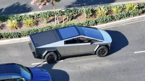 Motorista de Tesla Cybertruck revela custo surpreendente de 