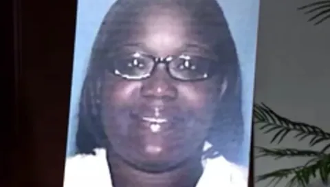 Mulher acusada de assassinar e se passar pela namorada por q
