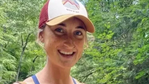 Mulher de 27 anos revela o único sintoma que os médicos cont