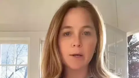Mulher descobre que marido a estava ‘traindo’ após notar pad