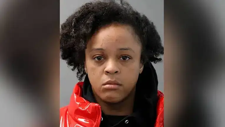 Mulher é condenada por jogar dinamite no namorado, arrancand