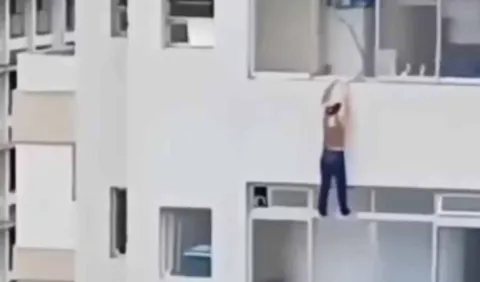 Mulher é resgatada após ficar pendurada em janela no Guarujá
