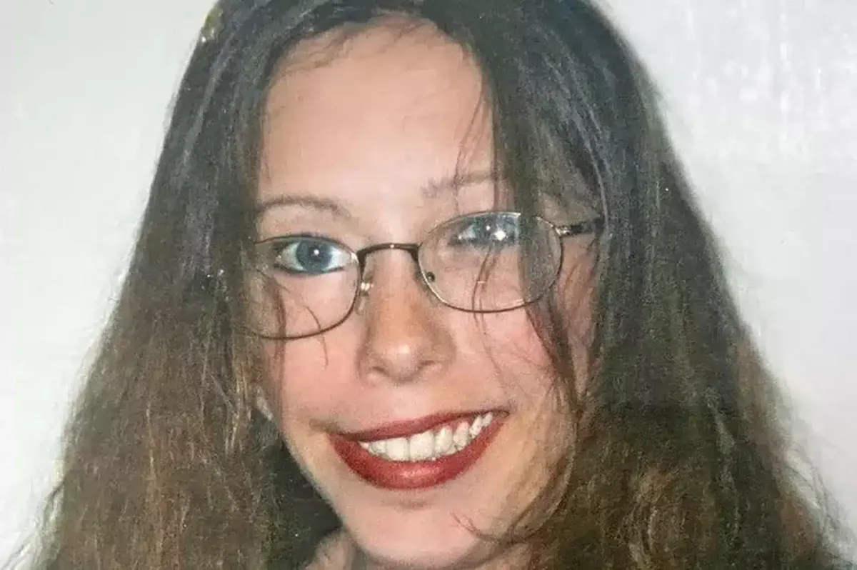 Mulher encontrada morta em apartamento após não ser vista po
