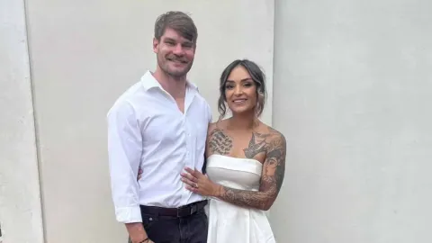 Mulher fica devastada após marido tirar a própria vida um di