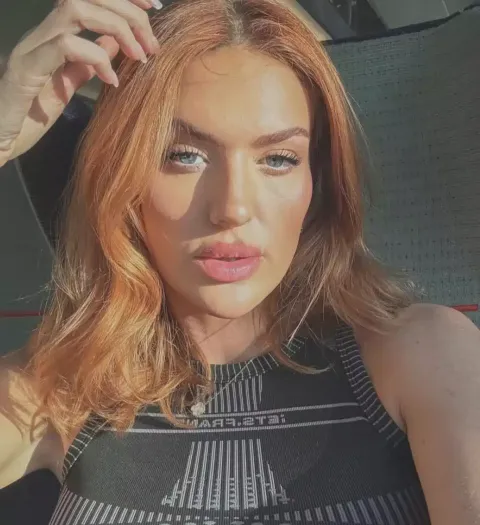 Mulher “nascida com duas vaginas” compartilha as coisas mais