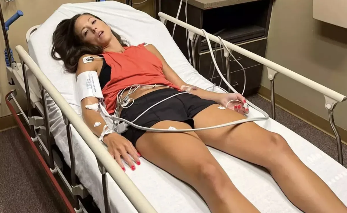 Mulher ‘quase morre’ após pegar nota de $ 1 do chão