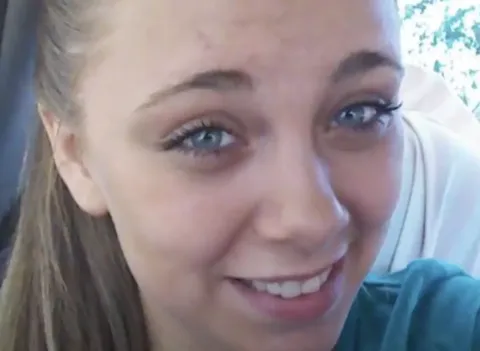 Mulher que arrancou os próprios olhos explica como sua “ment