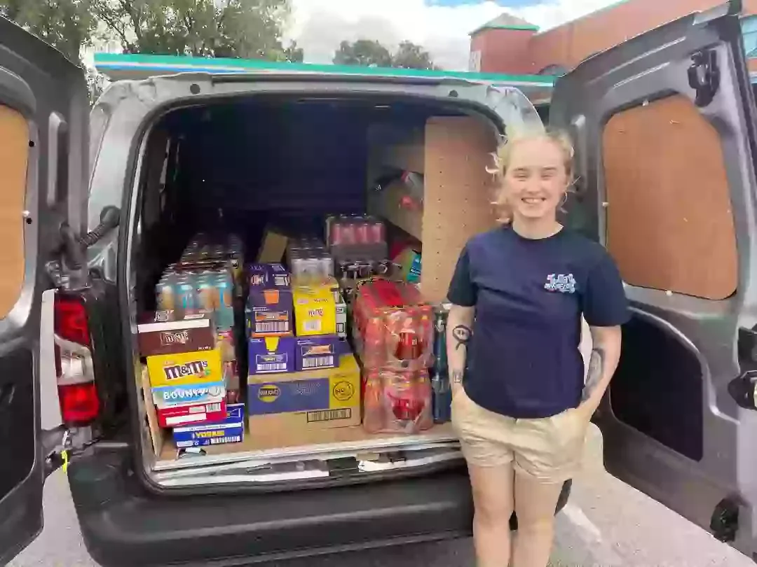 Mulher que largou o emprego e comprou máquina de venda autom