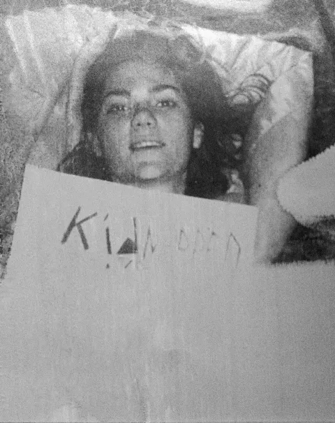 Mulher relembra como sobreviveu após ser enterrada viva por 