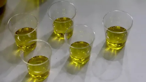 Mulher tomou uma dose de azeite de oliva todos os dias duran