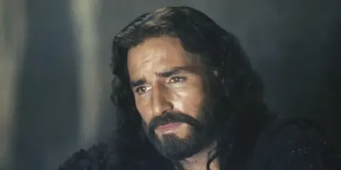 O ator que interpretou Jesus foi atingido por um raio durant