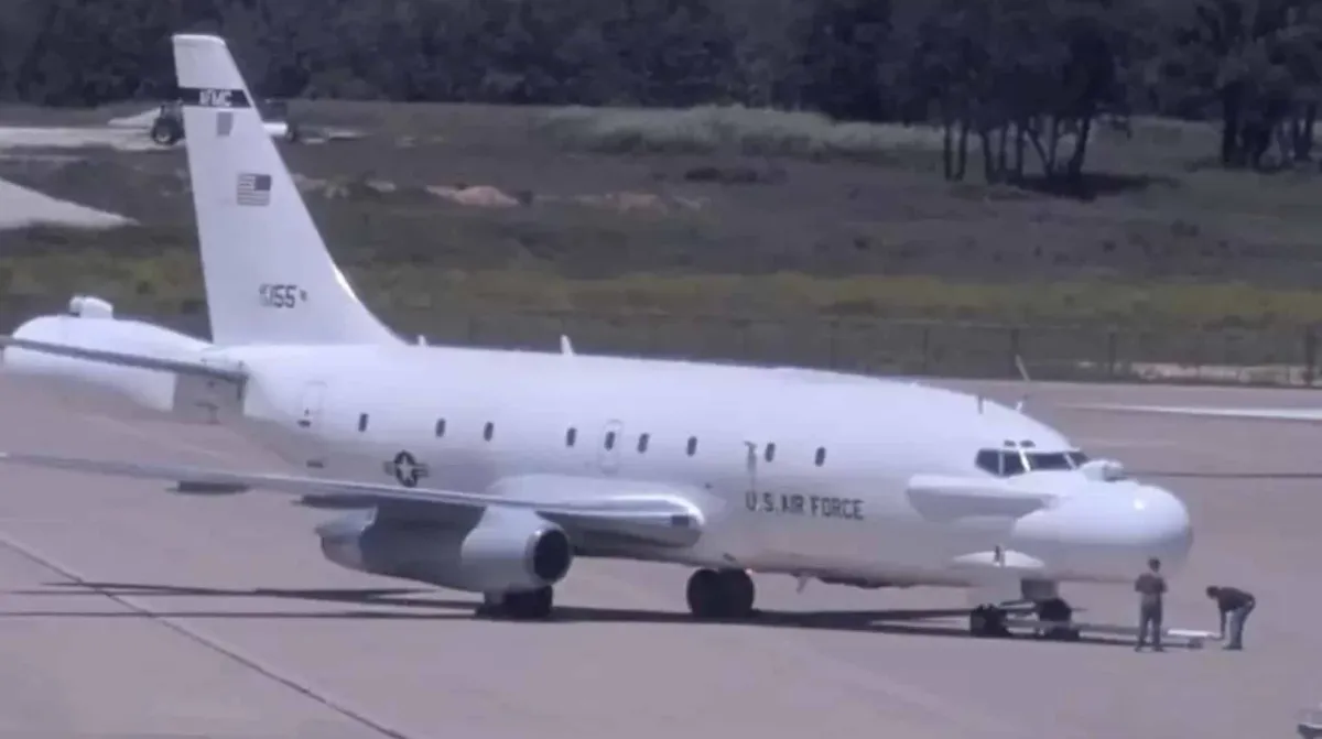 O avião mais secreto do mundo é visto voando sobre a Área 51