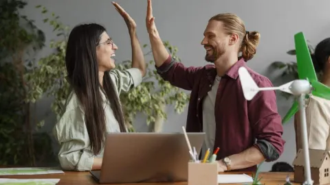 O dia da semana em que as pessoas são mais felizes, segundo 