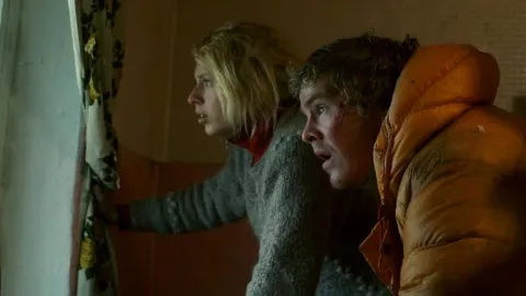 O filme inspirado em uma tragédia real que transforma a neve em um pesadelo sem saída