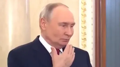 O Kremlin divulgou acidentalmente imagens de Putin que depoi